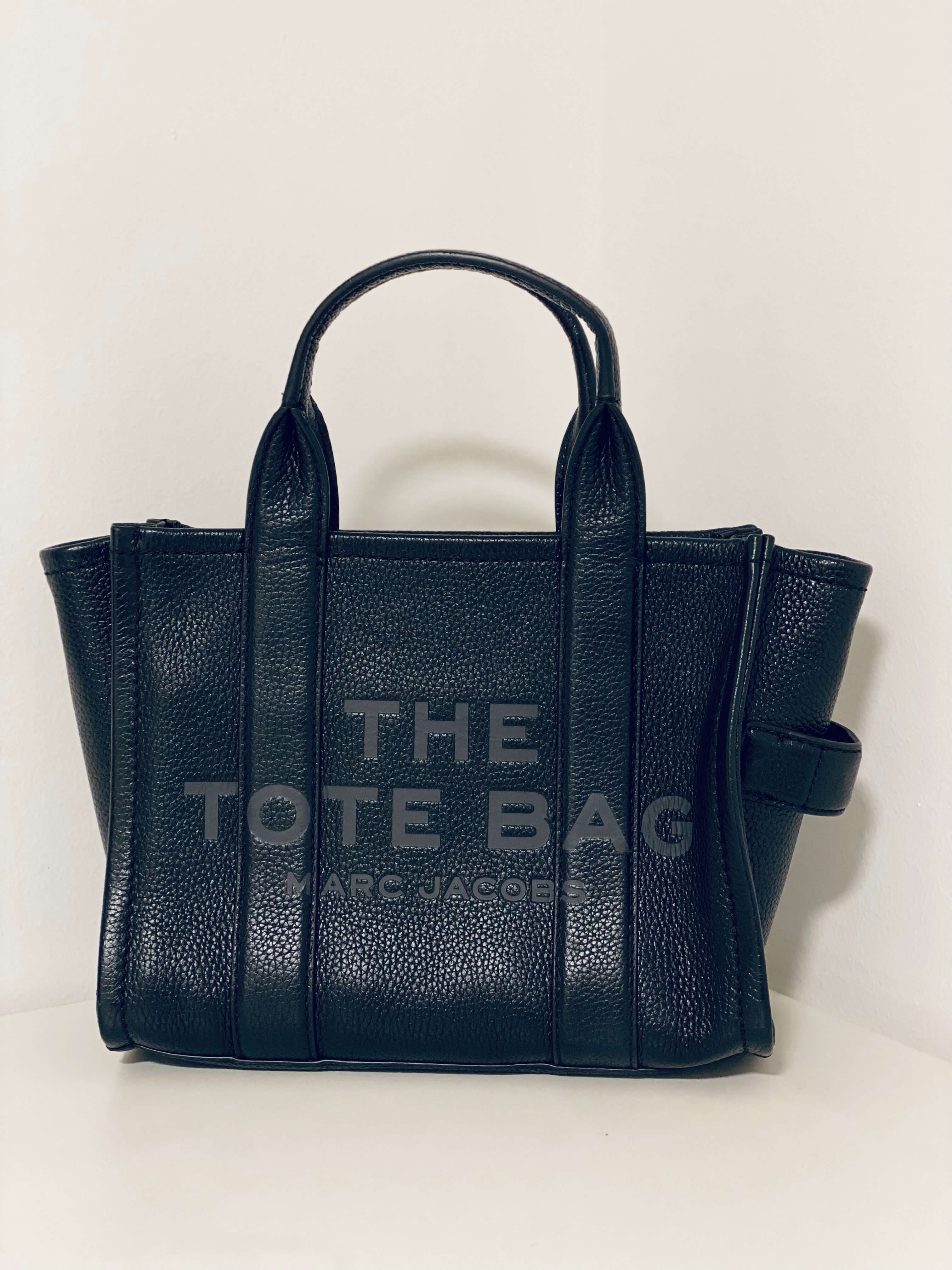 THE ULTIMATE MARC JACOBS TOTE BAG REVIEW: CANVAS VS. LEATHER Word Nerd